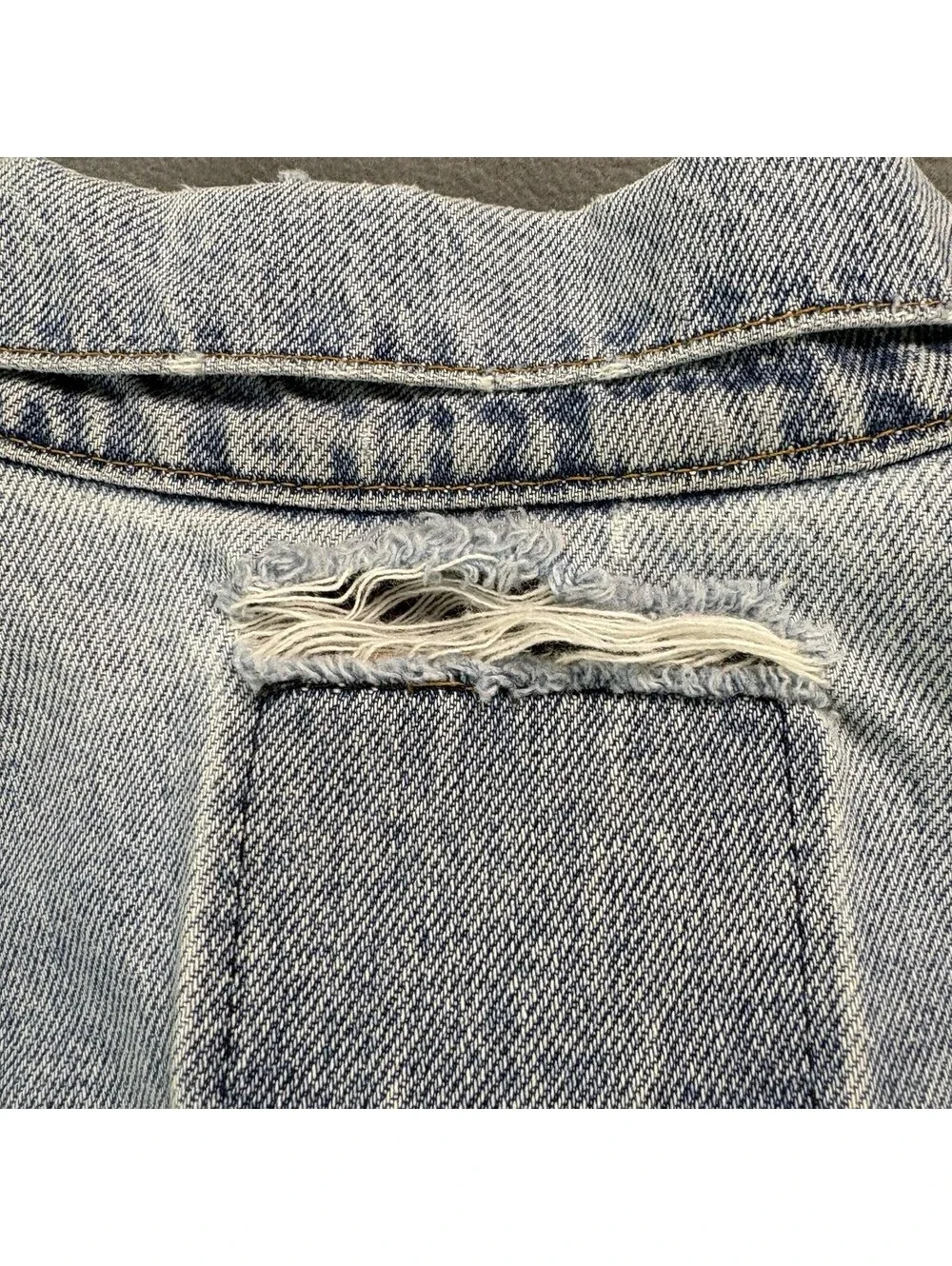 Vintage 90s Levi’s Type 3 Denim Jean Trucker Jacket Size Medium Distressed 70507